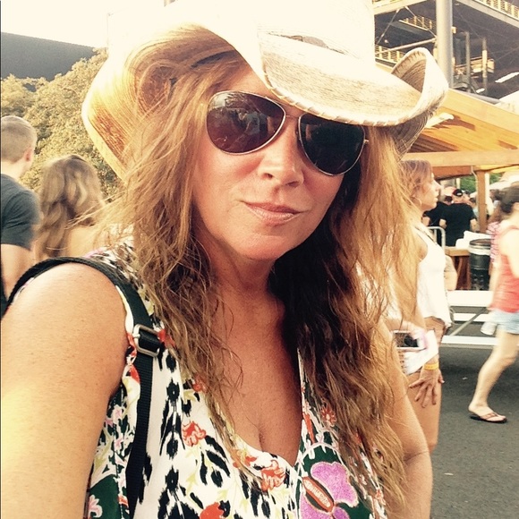 MEETthePOSHER my style? Living out MY VIBE & MOOD - Picture 6 of 8